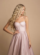 Lade das Bild in den Galerie-Viewer, Kleid „Lori“
