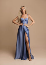 Lade das Bild in den Galerie-Viewer, Kleid „Emma blue“
