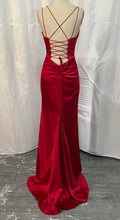 Lade das Bild in den Galerie-Viewer, Kleid „ Yasna Red“
