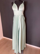 Lade das Bild in den Galerie-Viewer, Kleid „Grace“
